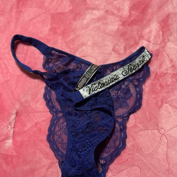 Victoria's Secret Blue Lace Thong Panties - Picture 1 of 2